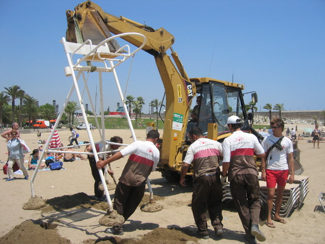 Heavy equipment at the beach (Playa Barceloneta)